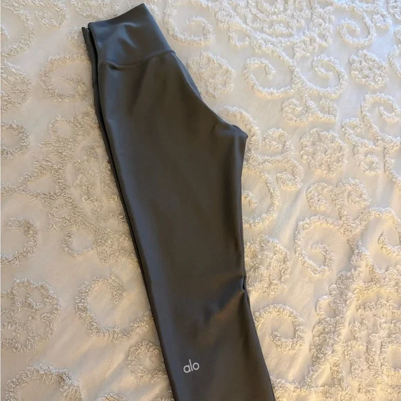 ALO airlift Leggings- gravel - Picture 7 of 8